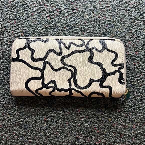 Black & White Cream Swirl Circle Blob Pattern Design Clutch Wallet Accessory - Picture 2 of 16